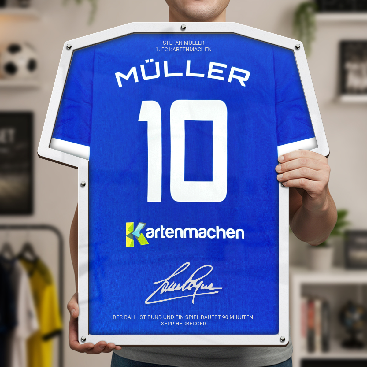 Trikotrahmen in T-Shirt-Form mit individueller Gravur