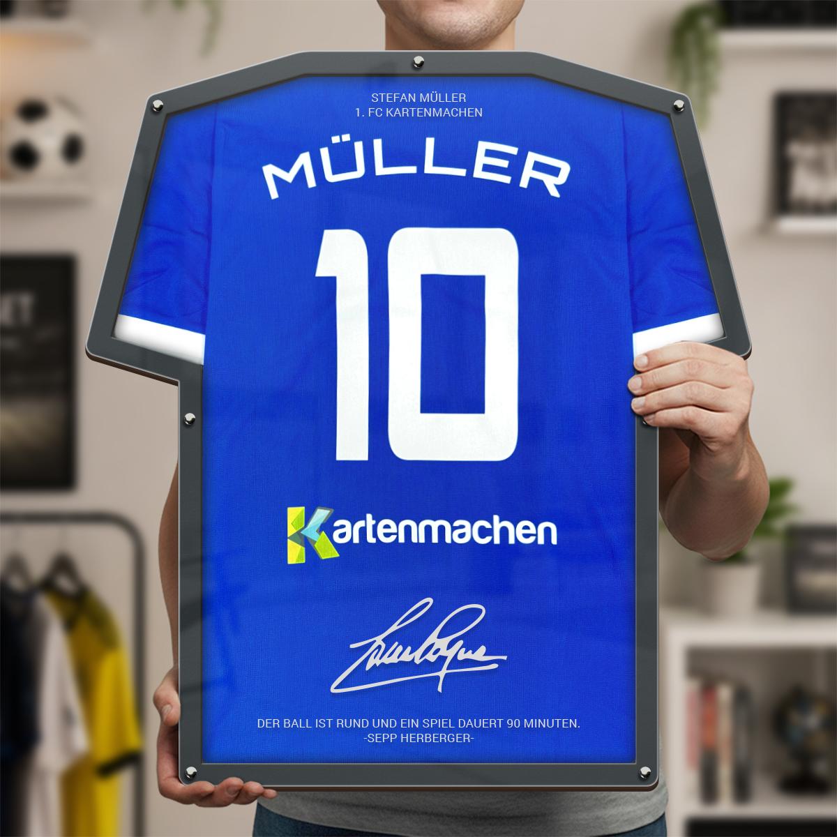 Trikotrahmen in T-Shirt-Form mit individueller Gravur