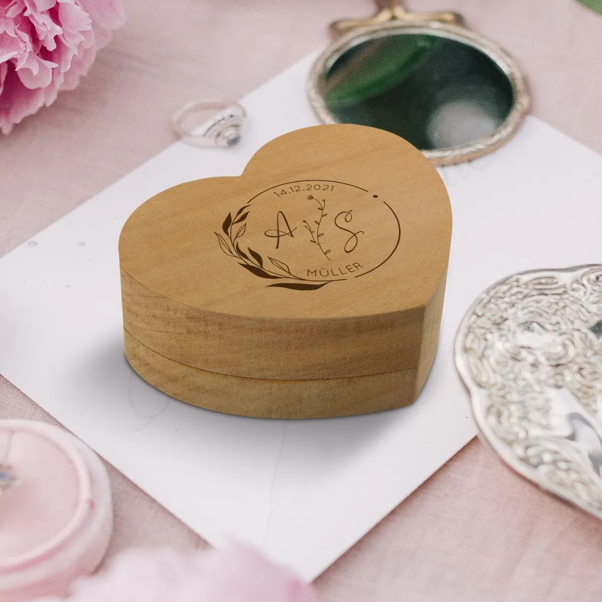 Hochzeit Herz Ringbox Garapa Holz - Blumen Initialen