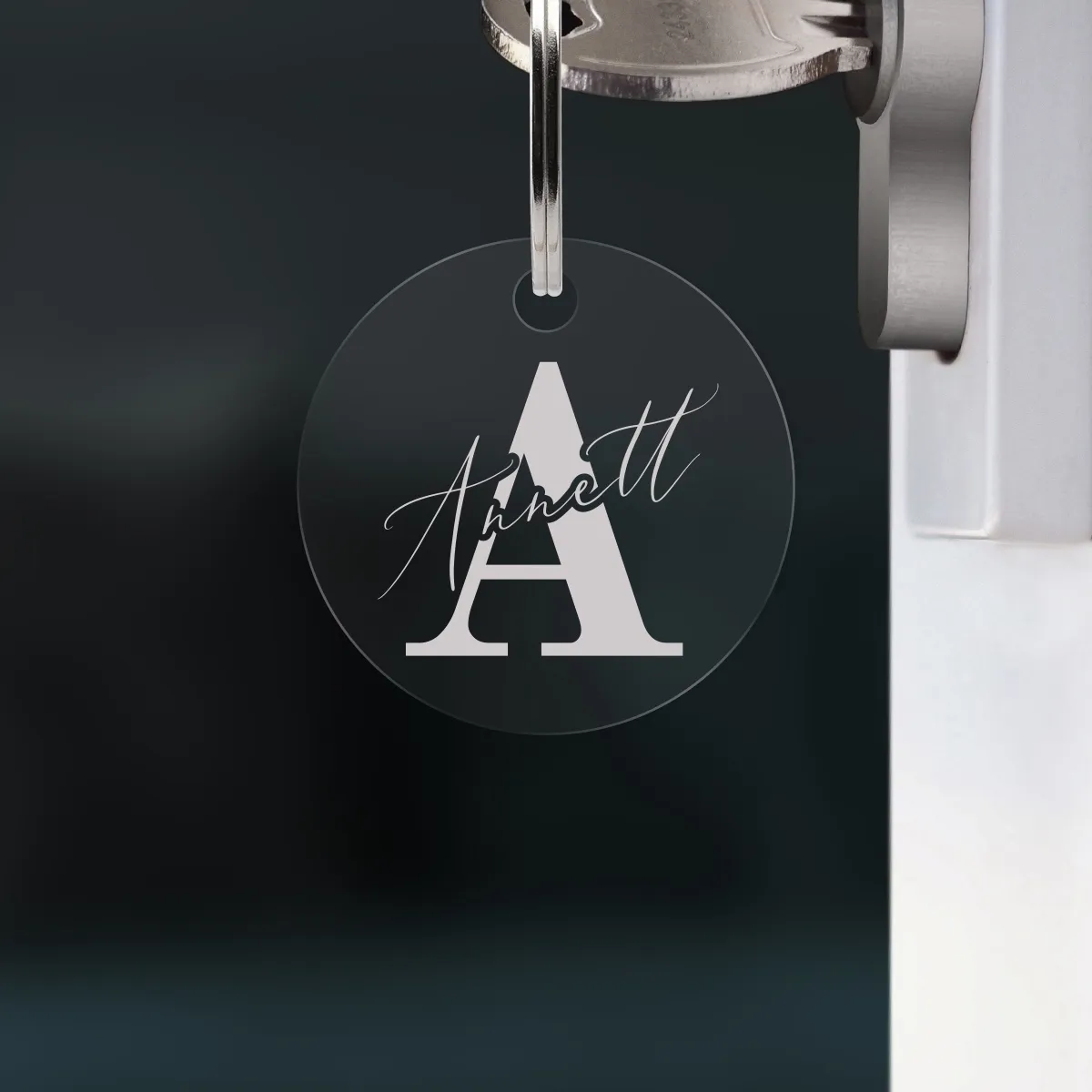 Personalisierter Acrylglas Schlüsselanhänger als Kreis - Elegante Initialen