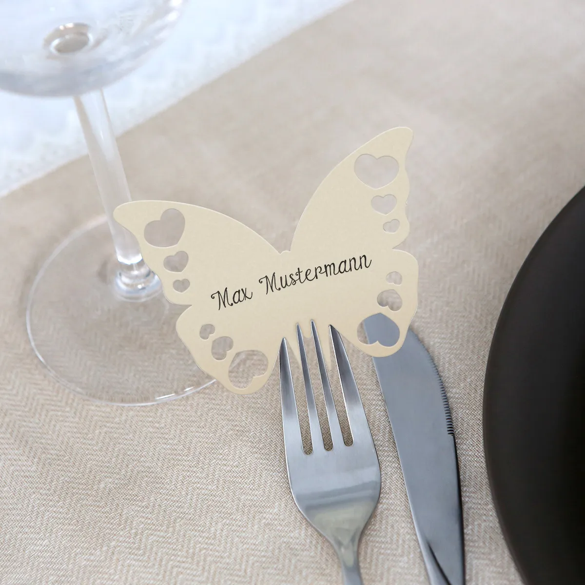 Tischkarten zur Hochzeit als Schmetterling - Sand