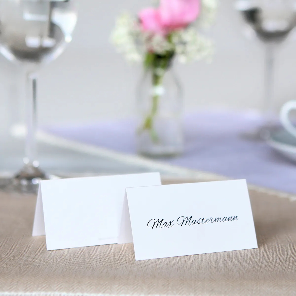 Tischkarten zur Hochzeit - Schlicht in Weiß