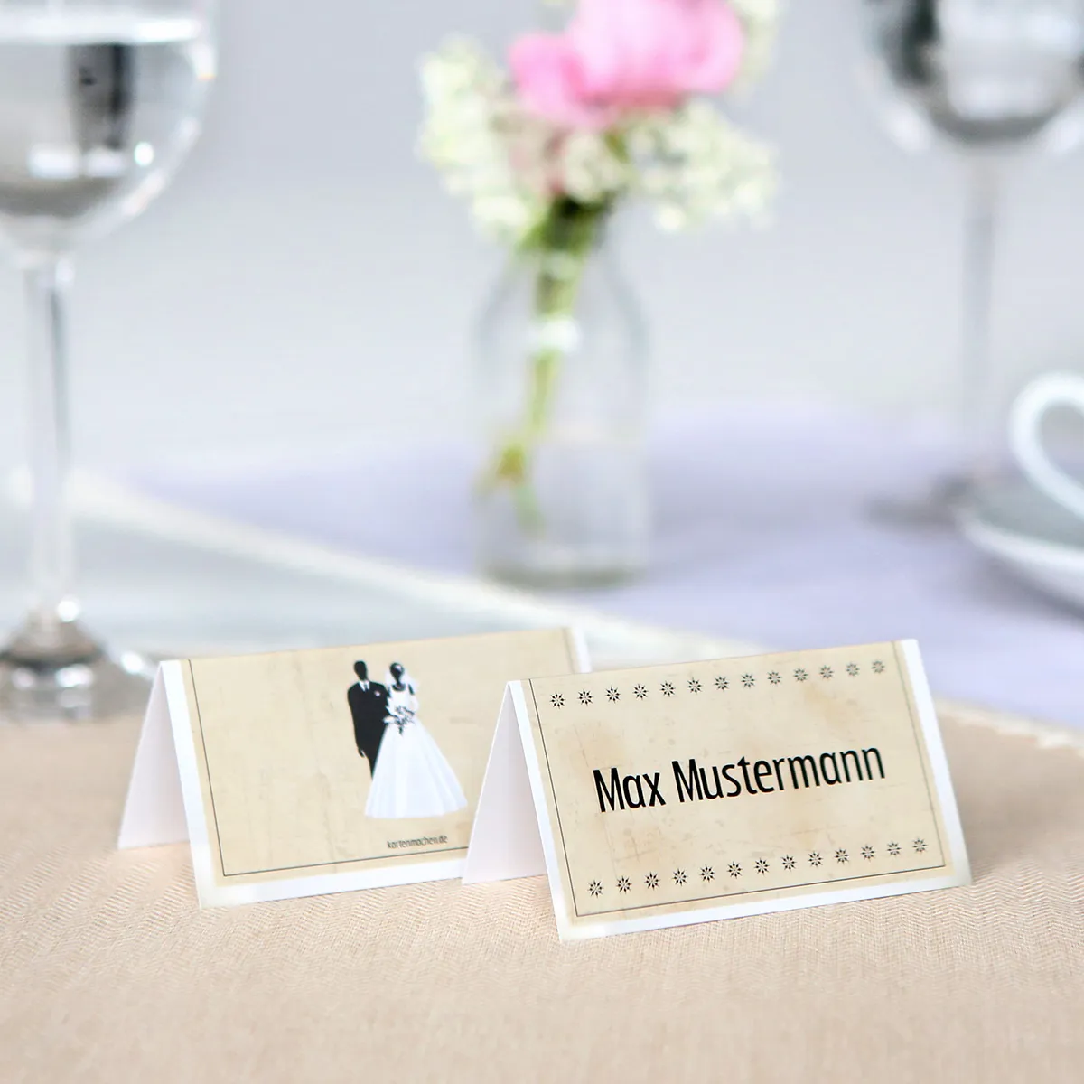 Tischkarten zur Hochzeit - Vintage Brautpaar in Weiß